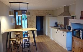 Petite maison en pierre au calme avec extérieur